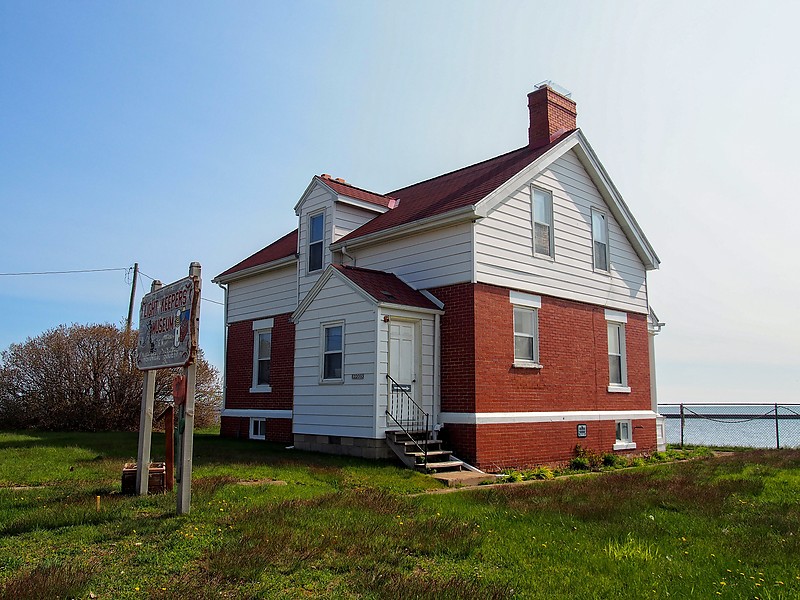 Michigan / Grand Marais Harbor of Refuge - keepers house
Author of the photo: [url=https://www.flickr.com/photos/selectorjonathonphotography/]Selector Jonathon Photography[/url]
Keywords: Michigan;Lake Superior;United States