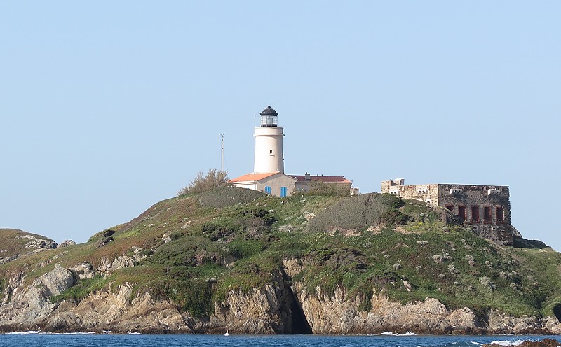 Hyeres / Grand-Ribaud lighthouse
Author of the photo: [url=https://www.flickr.com/photos/21475135@N05/]Karl Agre[/url]
Keywords: Hyeres;France;Mediterranean sea