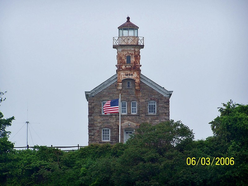 Connecticut / Great Captain Island lighthouse
Author of the photo: [url=https://www.flickr.com/photos/bobindrums/]Robert English[/url]
Keywords: Connecticut;United States;Long island Sound
