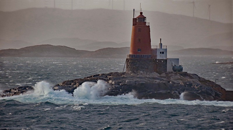Grinna lighthouse
Author of the photo: [url=https://www.flickr.com/photos/21475135@N05/]Karl Agre[/url]
Keywords: Nordgjeslingen;Norway;Norwegian sea