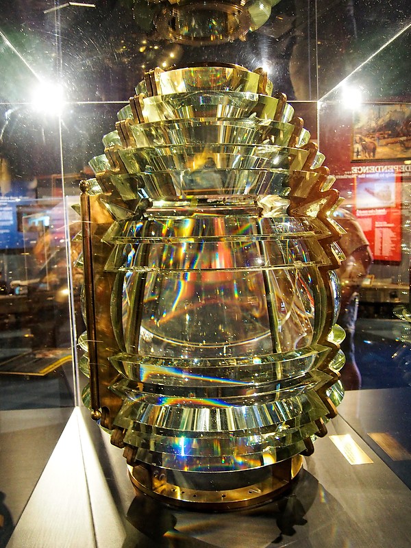 US / Great Lakes Shipwreck Museum / Gull Rock Lighthouse Fresnel Lens
Author of the photo: [url=https://www.flickr.com/photos/selectorjonathonphotography/]Selector Jonathon Photography[/url]
Keywords: United States;Museum;Lamp
