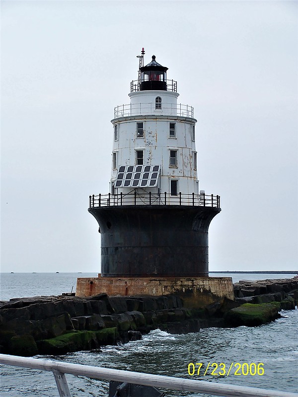 Delaware / Lewes / Harbor of Refuge Lighthouse
Author of the photo: [url=https://www.flickr.com/photos/bobindrums/]Robert English[/url]
Keywords: Lewes;Delaware;United States;Atlantic ocean