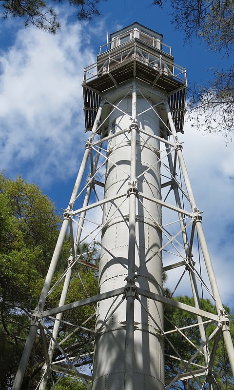 South Carolina / Leamington / Hilton Head Rear Range lighthouse
Author of the photo: [url=https://www.flickr.com/photos/21475135@N05/]Karl Agre[/url]    
Keywords: South Carolina;United States;Hilton Head island;Atlantic ocean