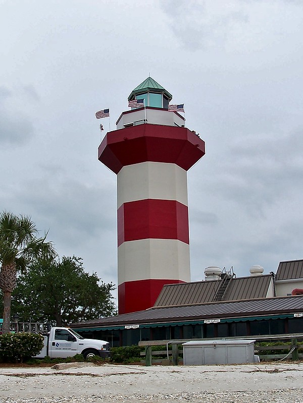 South Carolina / Hilton Head / Harbour Town lighthouse
Author of the photo: [url=https://www.flickr.com/photos/bobindrums/]Robert English[/url]
Keywords: South Carolina;United States;Hilton Head island;Atlantic ocean