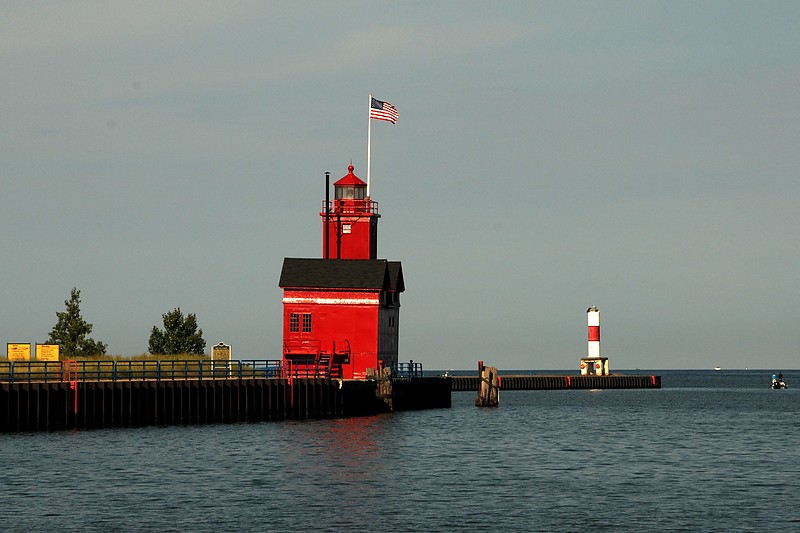 Michigan /  Holland Harbor South Pierhead lighthouse
AKA Big Red
Author of the photo: [url=https://www.flickr.com/photos/lighthouser/sets]Rick[/url]
Keywords: Michigan;Holland;Lake Michigan;United States