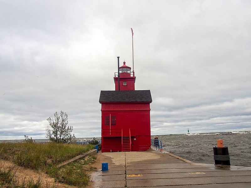 Michigan /  Holland Harbor South Pierhead lighthouse
Author of the photo: [url=https://www.flickr.com/photos/selectorjonathonphotography/]Selector Jonathon Photography[/url]
Keywords: Michigan;Holland;Lake Michigan;United States