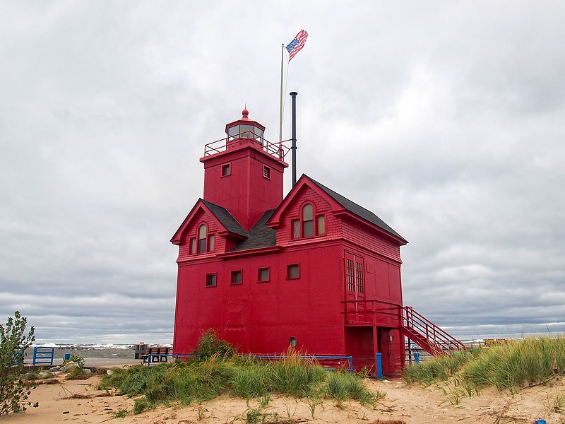 Michigan /  Holland Harbor South Pierhead lighthouse
Author of the photo: [url=https://www.flickr.com/photos/selectorjonathonphotography/]Selector Jonathon Photography[/url]
Keywords: Michigan;Holland;Lake Michigan;United States