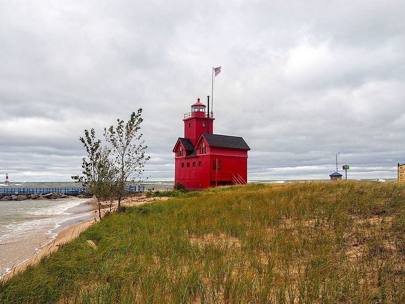 Michigan /  Holland Harbor South Pierhead lighthouse
Author of the photo: [url=https://www.flickr.com/photos/selectorjonathonphotography/]Selector Jonathon Photography[/url]
Keywords: Michigan;Holland;Lake Michigan;United States