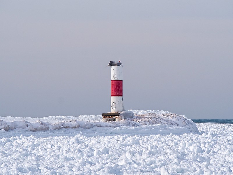 Michigan /  Holland Harbor South Breakwater light
Author of the photo: [url=https://www.flickr.com/photos/selectorjonathonphotography/]Selector Jonathon Photography[/url]
Keywords: Michigan;Lake Michigan;United States;Winter