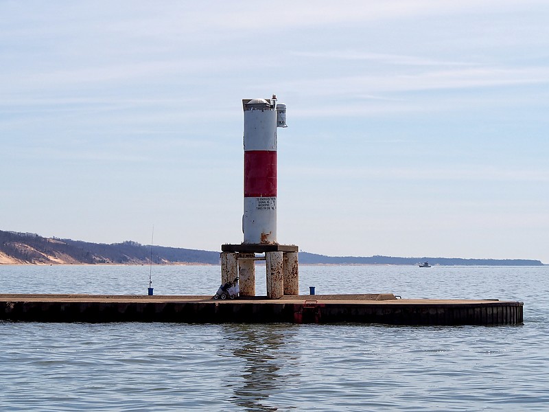 Michigan /  Holland Harbor South Breakwater light
Author of the photo: [url=https://www.flickr.com/photos/selectorjonathonphotography/]Selector Jonathon Photography[/url]
Keywords: Michigan;Lake Michigan;United States