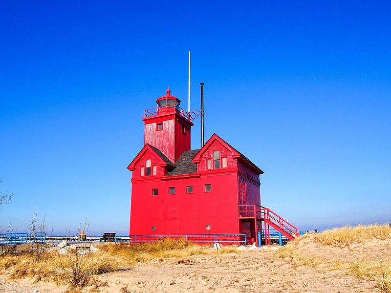 Michigan /  Holland Harbor South Pierhead lighthouse
Author of the photo: [url=https://www.flickr.com/photos/selectorjonathonphotography/]Selector Jonathon Photography[/url]
Keywords: Michigan;Holland;Lake Michigan;United States