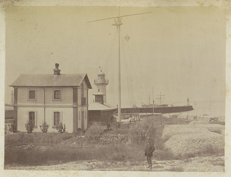 Honfleur Jetee est lighthouse - historic picture
[url=https://www.rijksmuseum.nl]Source[/url]
Keywords: France;Seine;Honfleur;Historic