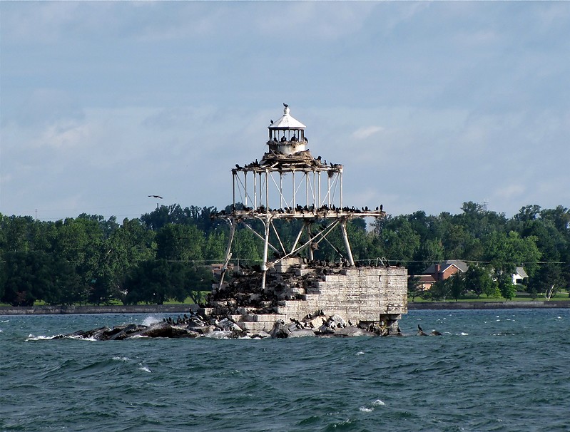 New York / Buffalo / Horseshoe Reef lighthouse
Author of the photo: [url=https://www.flickr.com/photos/bobindrums/]Robert English[/url]
Keywords: New York;Buffalo;United States;Lake Erie;Offshore