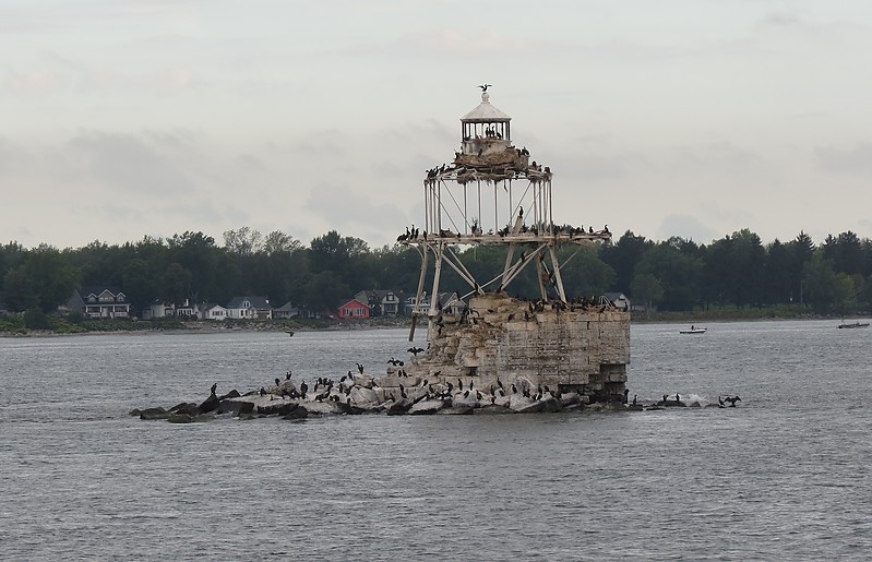 New York / Buffalo / Horseshoe Reef lighthouse
Author of the photo: [url=https://www.flickr.com/photos/21475135@N05/]Karl Agre[/url]

Keywords: New York;Buffalo;United States;Lake Erie;Offshore