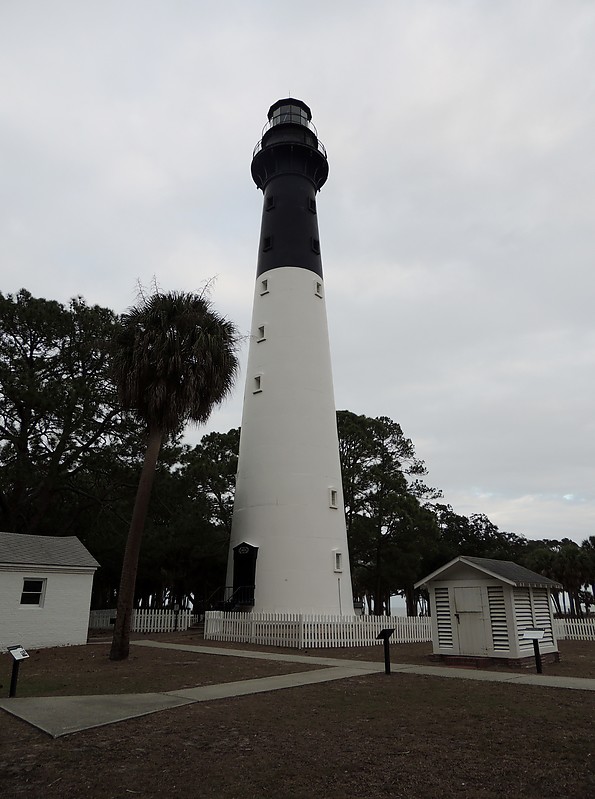 South Carolina / Hunting Island lighthouse
Author of the photo: [url=https://www.flickr.com/photos/bobindrums/]Robert English[/url]
Keywords: South Carolina;Atlantic ocean;Hunting island;United States