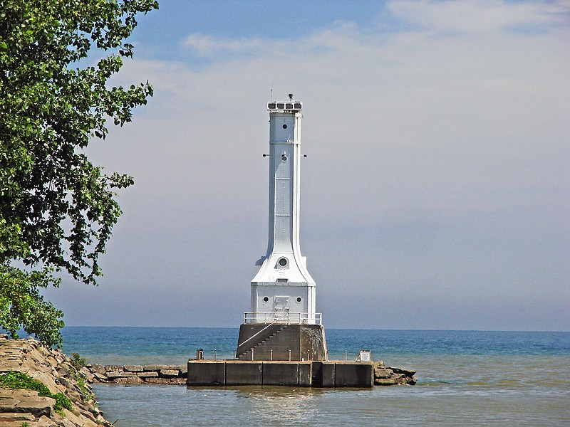 Ohio / Huron Harbor light
Author of the photo: [url=https://www.flickr.com/photos/8752845@N04/]Mark[/url]
Keywords: Lake Erie;Huron Harbor;United States;Ohio