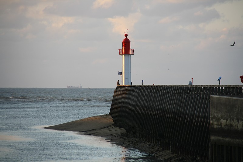 Normandy / Trouville / Jetée de l'Est lighthouse
AKA Pointe de la Cahotte feu antérieur
Keywords: Normandy;Trouville;Deauville;France;English channel