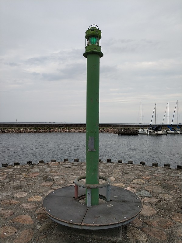 København Approaches / Strand Park Marina N Shelter Mole Head light
Keywords: Copenhagen;Denmark;Oresund