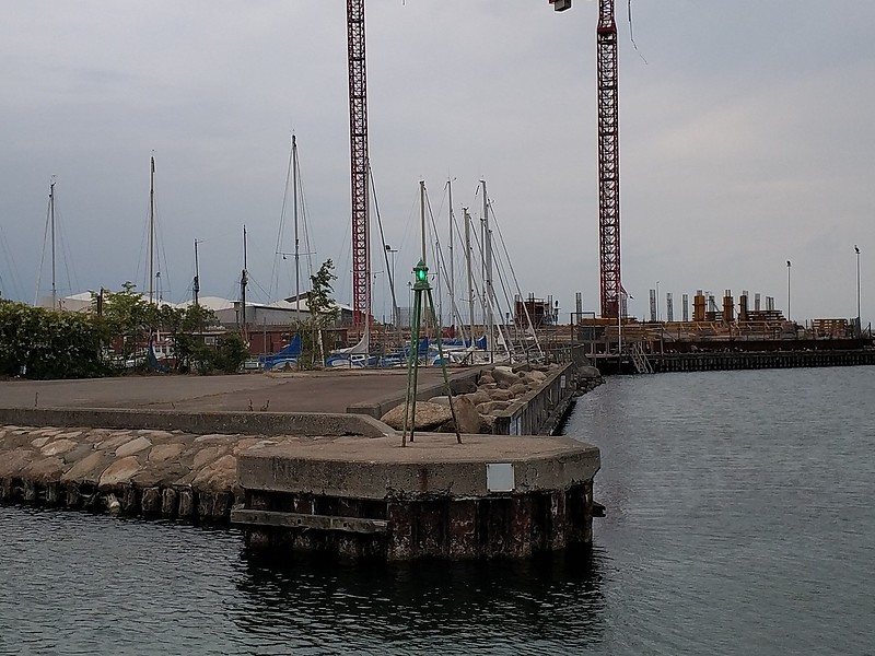 København Approaches / Scanport Havn Yacht Harbour N Pier Head light
Keywords: Copenhagen;Denmark;Oresund