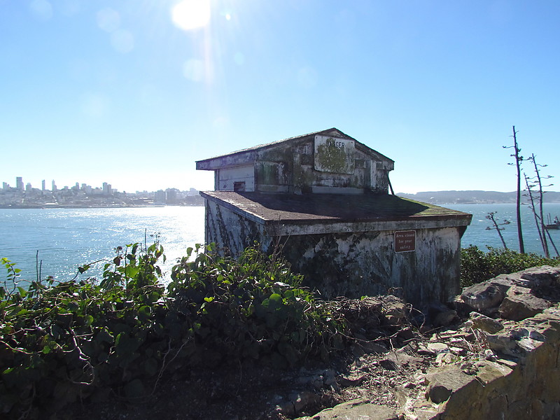 California / San Francisco / Alcatraz Island South Fog Signal
Keywords: Alcatraz;San Francisco;United States;California;Pacific ocean;Siren