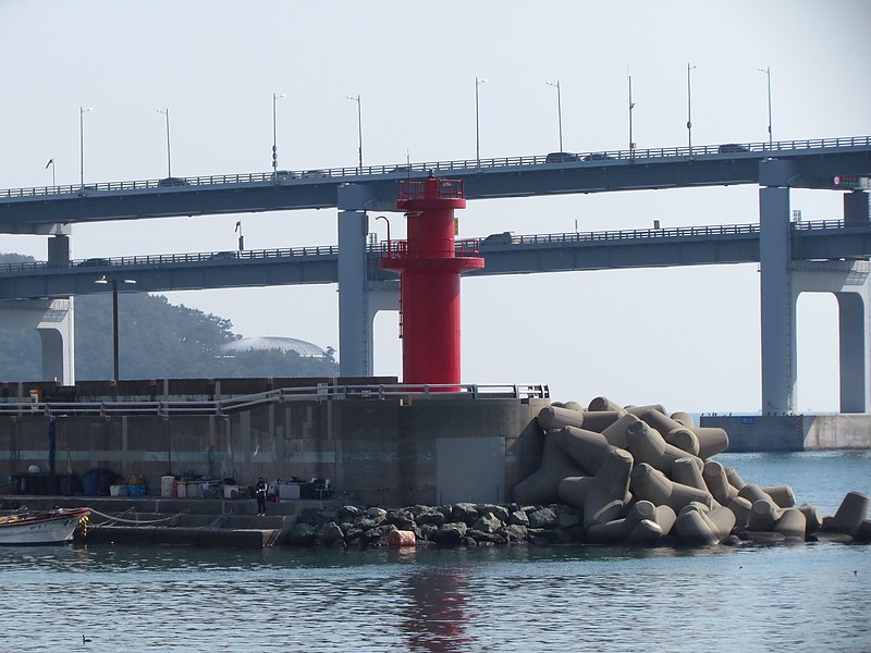 Busan / Millak Hang E Breakwater light
Keywords: Busan;South Korea;Korea Strait