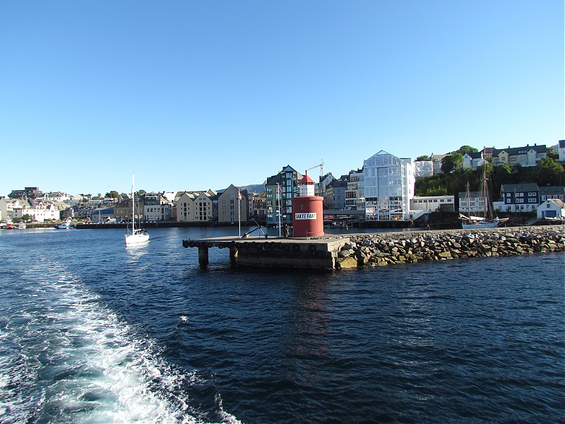 Alesund / Molja lighthouse
Keywords: Alesund;Norway;Norwegian sea