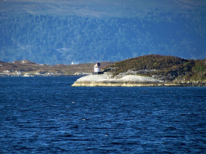 Grytafjorden / Kalvøya SW Point Kalvøysund light
Keywords: Norway;Norwegian sea;Alesund;Valderhaugfjorden