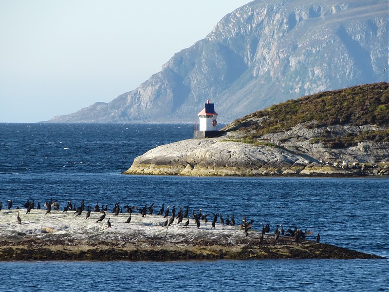 Grytafjorden / Kalvøya SW Point Kalvøysund lighthouse
Keywords: Norway;Norwegian sea;Alesund;Valderhaugfjorden