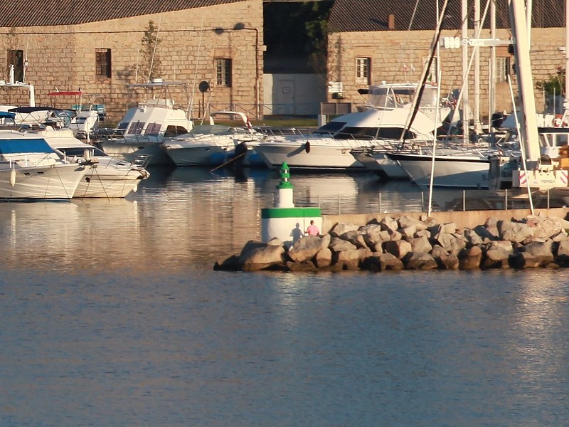 Corsica / Porto Vecchio /  Marina NE Breakwater Head light
Keywords: Porto Vecchio;Corsica;France;Mediterranean sea