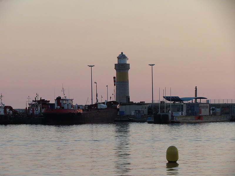 Cannes / Môle de l'Ouest lighthouse (old)
Keywords: Cannes;France;Mediterranean sea;Sunset