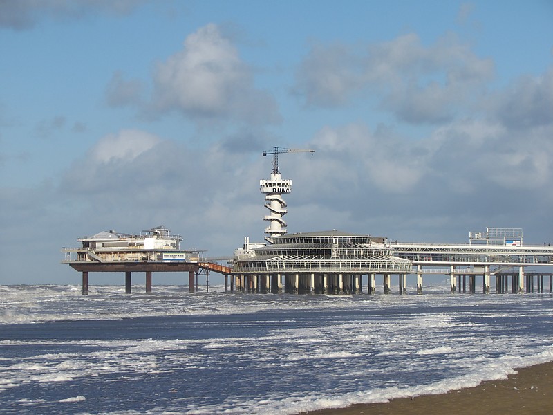 Scheveningen / Promenade Pier / Observation Tower Light
Keywords: Den Haag;Netherlands;North sea