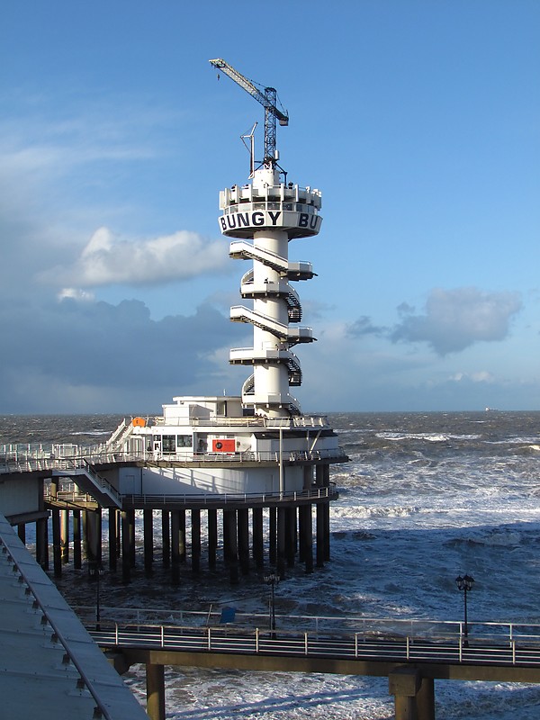 Scheveningen / Promenade Pier / Observation Tower Light
Keywords: Den Haag;Netherlands;North sea