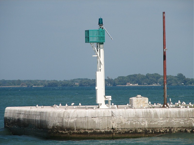 Port Weller East Breakwater light
Keywords: Port Weller;Lake Ontario;Ontario;Canada