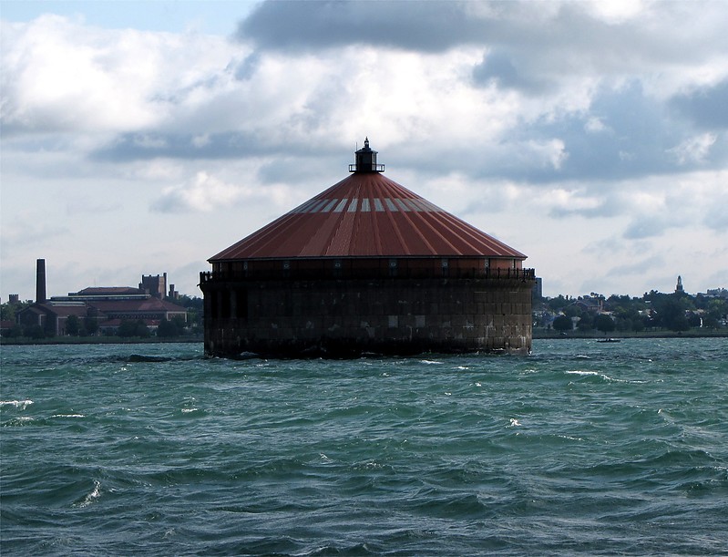 New York / Buffalo Intake Crib light
Author of the photo: [url=https://www.flickr.com/photos/bobindrums/]Robert English[/url]
Keywords: New York;Buffalo;United States;Lake Erie;Offshore