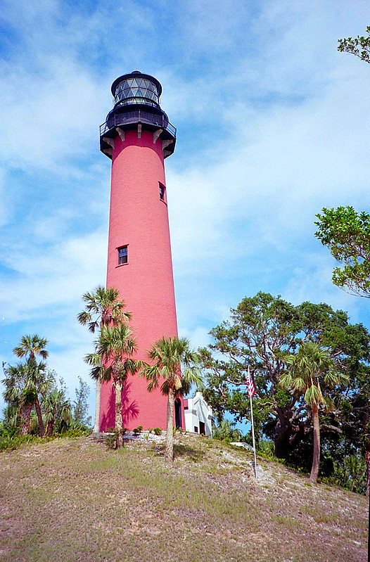 Florida / Jupiter Inlet lighthouse
Author of the photo: [url=https://www.flickr.com/photos/bobindrums/]Robert English[/url]
Keywords: Florida;Jupiter;United States;Atlantic ocean