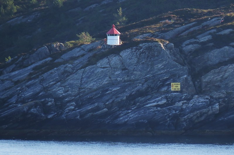 Hjeltefjorden / Kalvanes lighthouse
Author of the photo: [url=https://www.flickr.com/photos/larrymyhre/]Larry Myhre[/url]
Keywords: Hjeltefjorden;Bergen;Norway