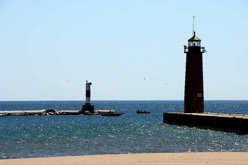 Wisconsin / Kenosha / North pier head lighthouse (right) Breakwater light (left)
Author of the photo: [url=https://www.flickr.com/photos/lighthouser/sets]Rick[/url]
Keywords: Wisconsin;United States;Lake Michigan;Kenosha