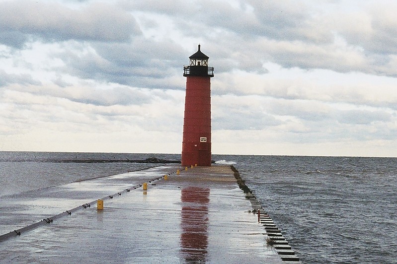 Wisconsin / Kenosha / North pier head lighthouse 
Author of the photo: [url=https://www.flickr.com/photos/larrymyhre/]Larry Myhre[/url]

Keywords: Wisconsin;United States;Lake Michigan;Kenosha