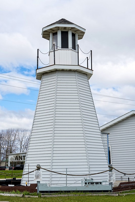 Wisconsin / Kewaunee Tourist Information Center Faux Lighthouse
Author of the photo: [url=https://www.flickr.com/photos/selectorjonathonphotography/]Selector Jonathon Photography[/url]
Keywords: Wisconsin;Kewaunee;Michigan;United States;Faux