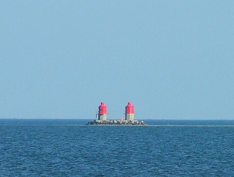 Northeast Jylland / Korsholm (Egense) Forfyr Nord (left) and Sud (right) lighthouses
Author of the photo: [url=https://www.flickr.com/photos/larrymyhre/]Larry Myhre[/url]
Keywords: Limfjord;Denmark;Kattegat;Offshore