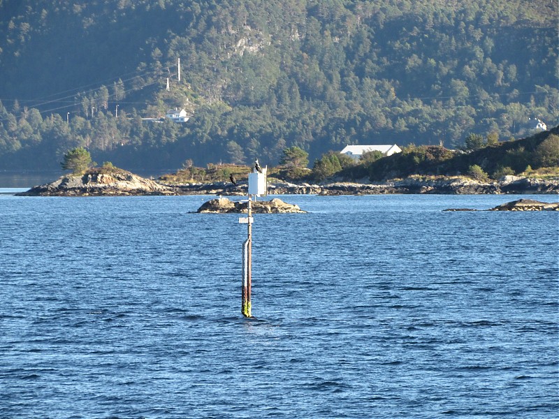 Grytafjorden / Merraflu light
Keywords: Norway;Norwegian sea;Alesund;Valderhaugfjorden;Offshore