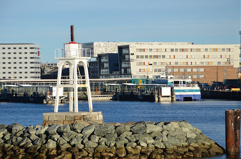 Trondheim / West Entrance Detached Breakwater Head light
Keywords: Trondheim;Trondheimsfjord;Norway