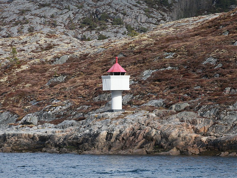 Svinstien light
Keywords: Norwegian sea;Norway;Nordern Naeroy;Naeroysundet