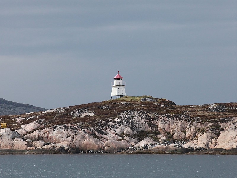 Hummulråsa / Svinøy SW Point  light
Keywords: Norwegian sea;Norway;Nordern Naeroy;Naeroysundet;Hummulrasa