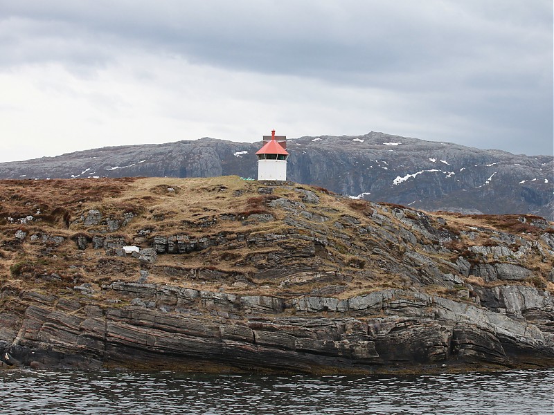 Risværfjord  / Risvær W Point light
Keywords: Norway;Norwegian Sea;Northern Naeroy;Risvaerfjord