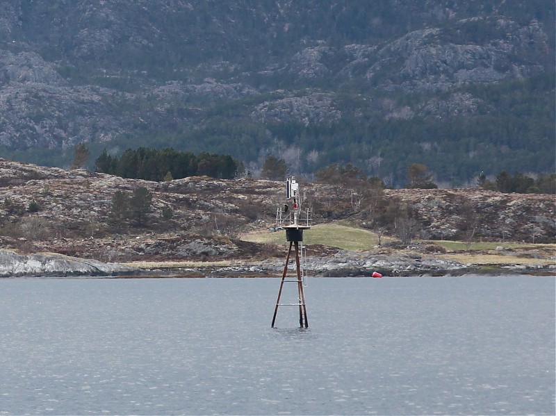 Lekafjord	/ Madsøyflua light
Keywords: Norway;Norwegian sea;Lekafjord;Rorvik;Offshore