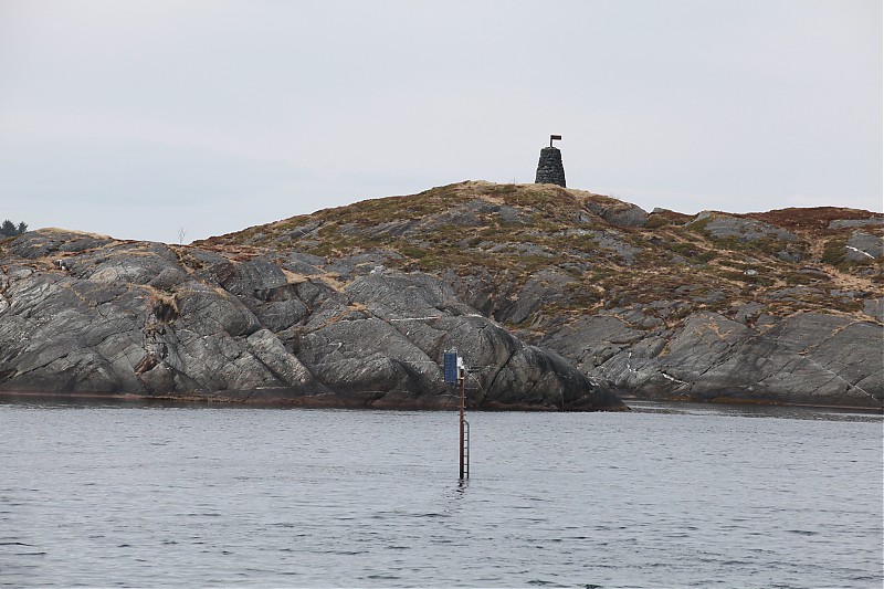 Lekafjord / Havnholmen light
Keywords: Norway;Norwegian sea;Lekafjord;Rorvik;Offshore