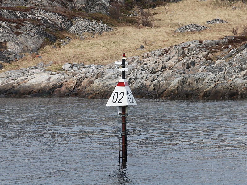 Lekafjord / Bjørknesodden light
Keywords: Norway;Norwegian sea;Lekafjord;Rorvik;Offshore