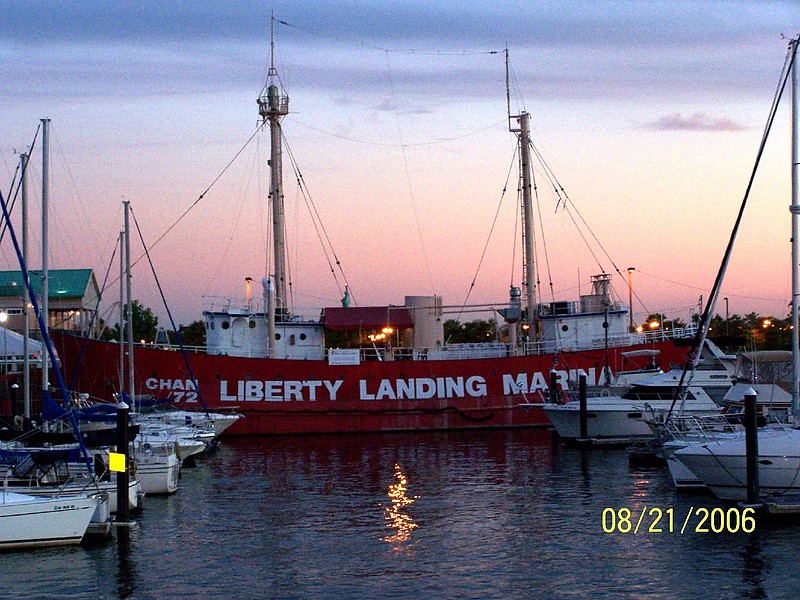 New Jersey / Lightship 107 (WAL 529) Winter Quarter
 Author of the photo: [url=https://www.flickr.com/photos/bobindrums/]Robert English[/url]

Keywords: New Jersey;United States;Lightship;Sunset