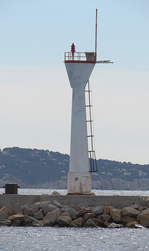 La Ciotat Dugue light
Author of the photo: [url=https://www.flickr.com/photos/21475135@N05/]Karl Agre[/url]

Keywords: La Ciotat;France;Mediterranean sea